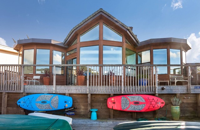 Fresh and Lovely Inner Lagoon Home