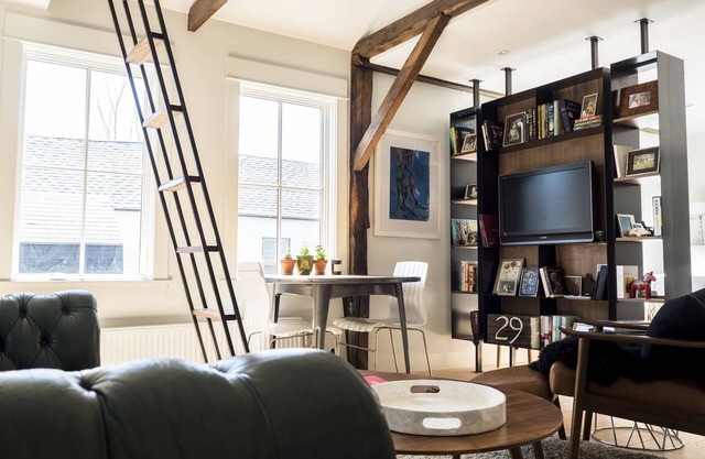 Fresh East End Apartment Walkable to Downtown Portland
