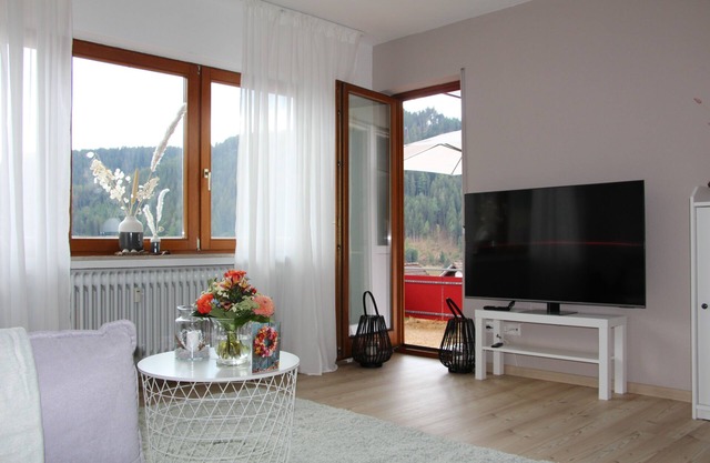 Freshly renovated, bright and friendly apartment with a view of the woods
