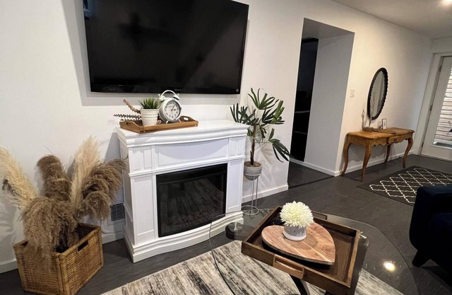 Freshly Renovated Two Bedroom Basement Suite in Quiet Neighborhood