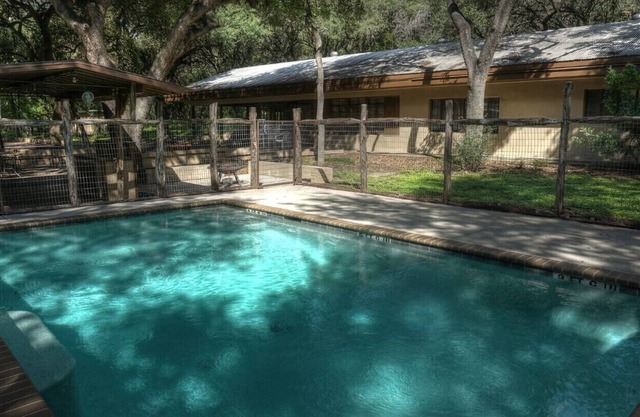 Frio River Vacation! Frio River is 1/2 Mile Away. Private swimming Pool.