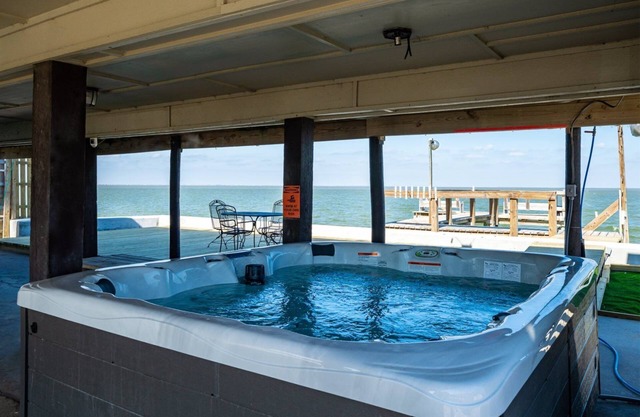 Frisco Flats | Lighted Fishing Pier + Hot Tub