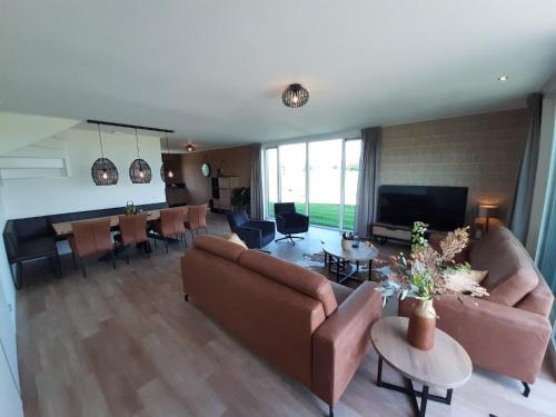 Frisian Home with furry friends, cleaning included