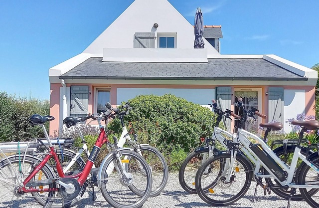 From GOELAN, everything is easy by BIKE, in this GITE in the HEART of belle ile