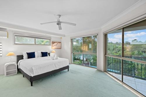 Front Lake View 4Bed Home with Pool and Mins to Mall