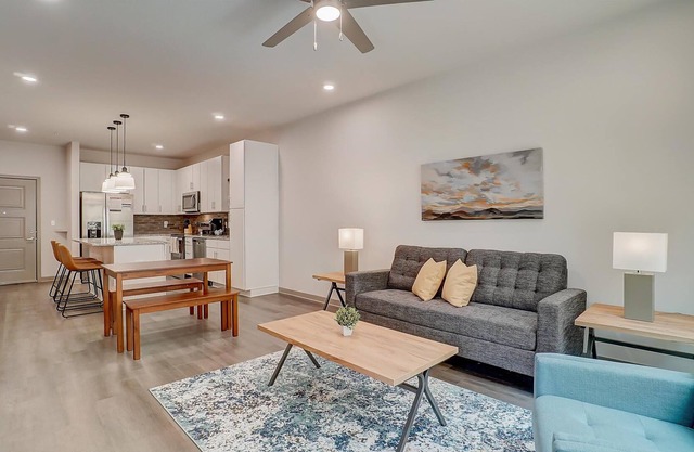 Frontdesk | 1 BR Apt near Vulcan Museum