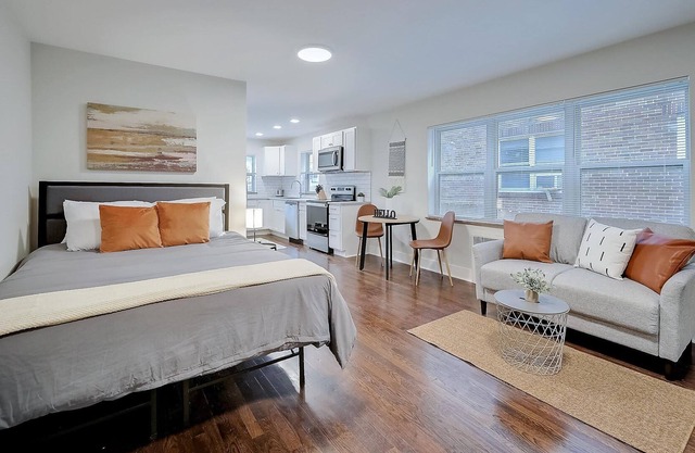 Frontdesk | Bright Studio Apt near Walnut Hills
