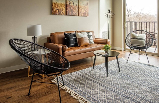 Frontdesk | Contemporary 2BR Near ISU