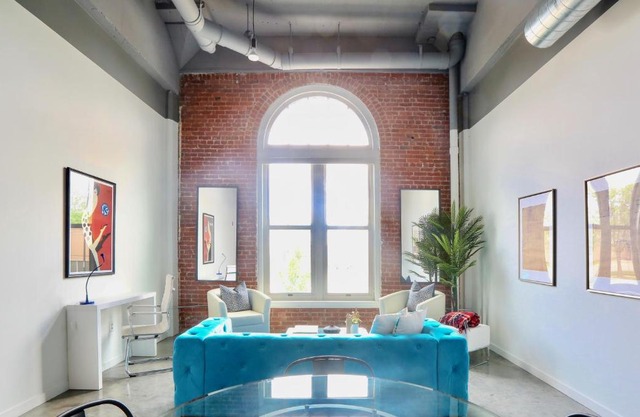 FRONTDESK Historic KCY Flats with Rooftop Deck