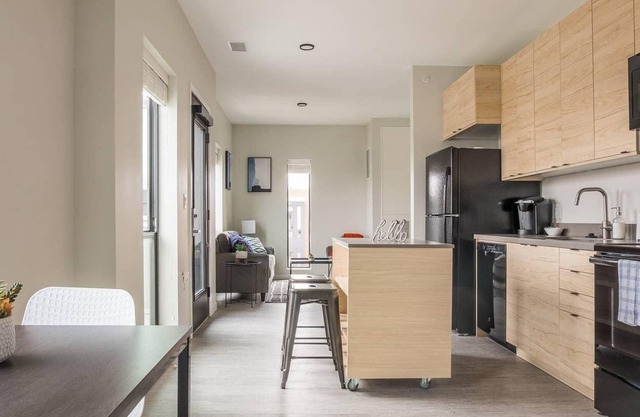 Frontdesk | Inviting 1BR Apt