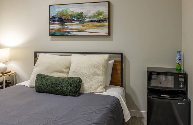 Frontdesk | Simple Capitol View South Mini Suite