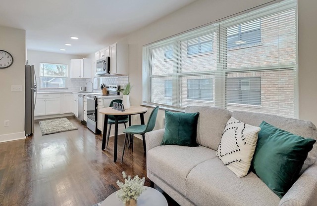 Frontdesk | Sunny Studio near Museums