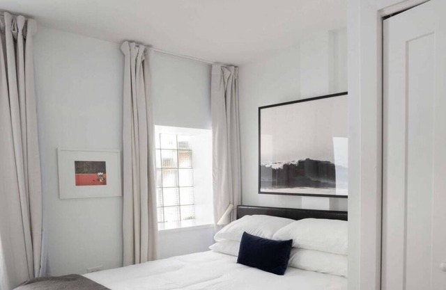 Frontdesk | Updated 2 BR Apt Near South Side