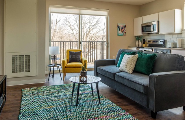 Frontdesk | Upscale and Spacious 1BR Apt