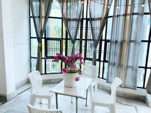 Full AC 2BHK with Kitchen near Temple