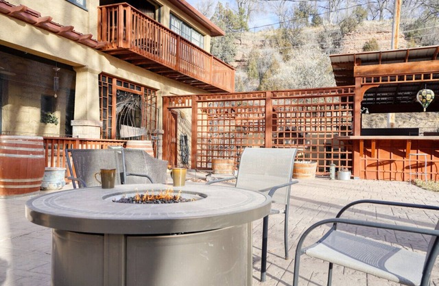 Full Apartment-style Lodging w/Private Balcony