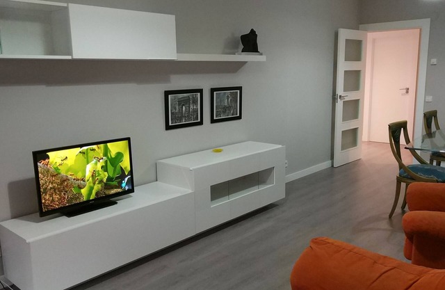 FULL CENTER REFURBISHED 6 SEATS WIFI. 3 MINUTES FROM LAUREL STREET WALKING