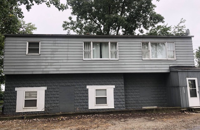Full Duplex upstairs and downstairs near the shores of Lake Erie