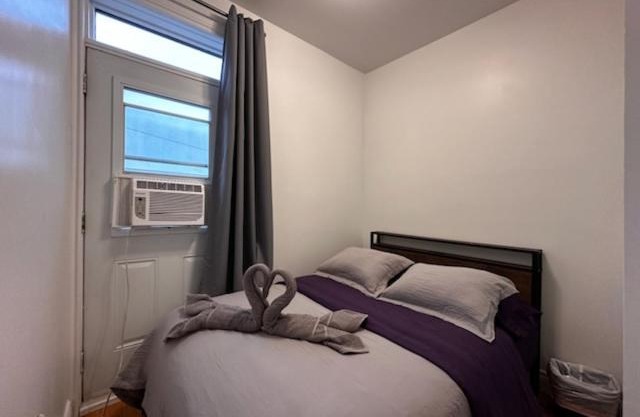 FULL KITCHEN 10MIN from DTOWN Room B