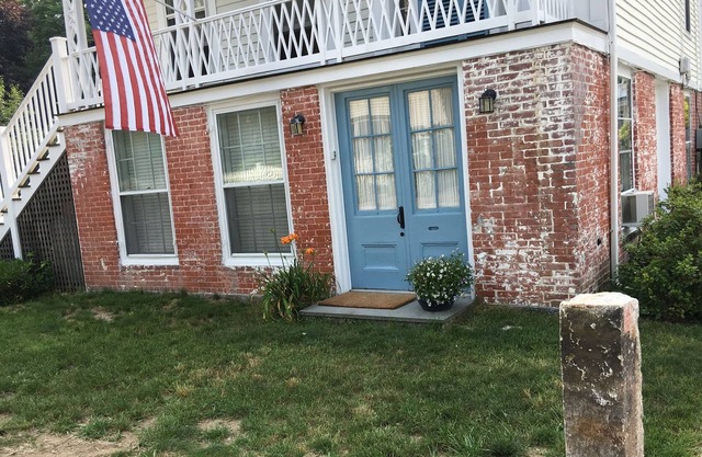 Full Studio Apartment in Historic Downtown Mystic