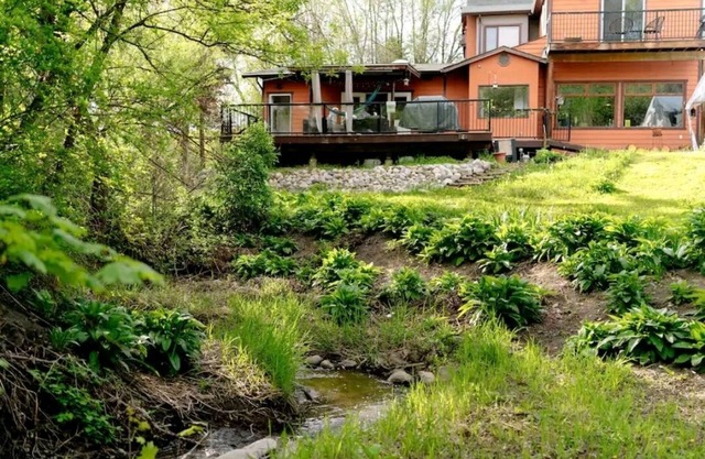 Full Suite! Private and Secluded Deck/Yard! Central to Vernon! Pet Friendly!n