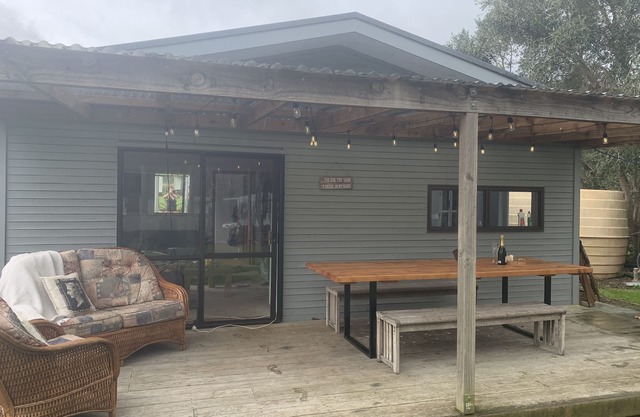 Fully Equipped 4 Brm Bach, Perfect for Relaxing, Only Metres to the Water