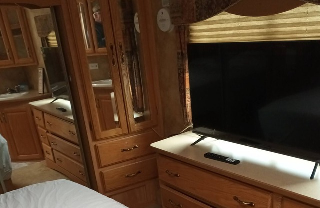 Fully Equipped 40 Ft RV