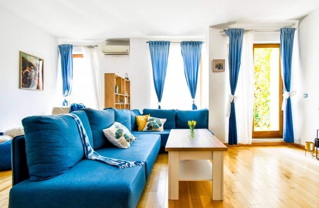 Fully Equipped | Garage | Lively Street