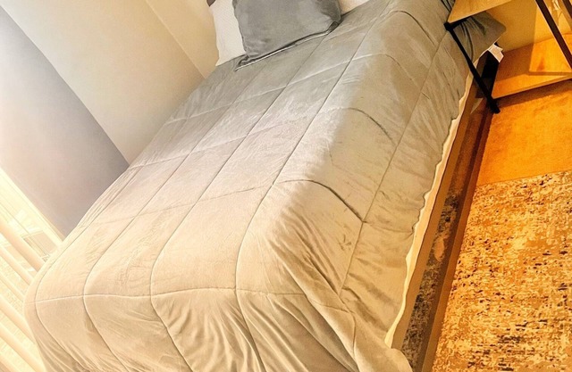 Fully functional 1 bedroom/1 bathroom apartment in Columbus’s ideal location.