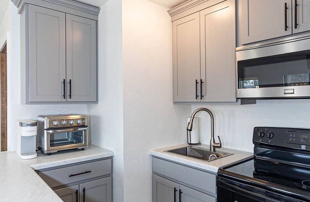 Fully furnished 1-bedroom apt approx. 30 minutes from the 2025 NFL Draft