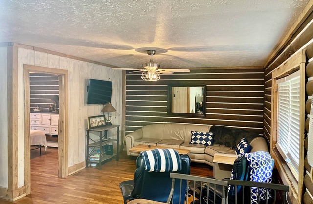 Fully Furnished 2br Lakeside Condo - Waive Deposit & Pet Friendly Options!