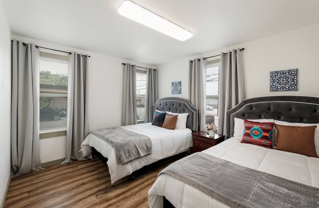 Fully Furnished 2BR/1BA Apt-Covered Parking- In-Unit Washer&Dryer-Monthly Rental