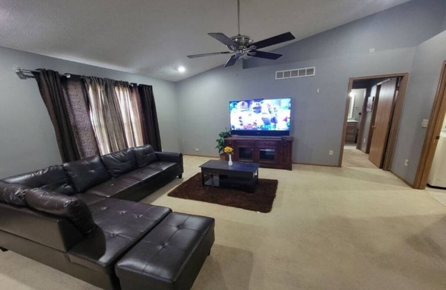 Fully furnished 3-Bedroom, 2-Bathroom modern home with great amenities