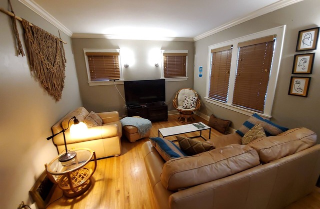 Fully furnished 3BR home in trendy Benson w/restaurants +