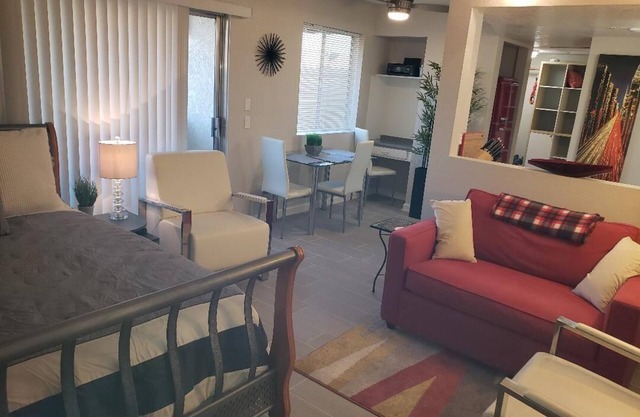 Fully Furnished Condo-Heated Pool-Hot Tub Yr Rnd
