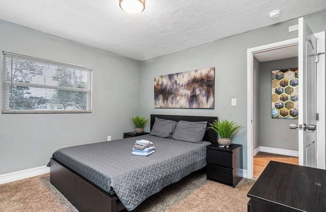 Fully furnished guest house in Clearwater (GH1)