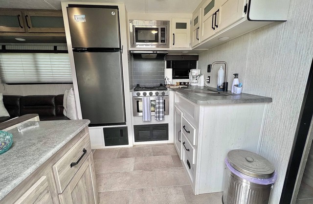 Fully loaded camper on stunning 1500 meter private lot. Great location!