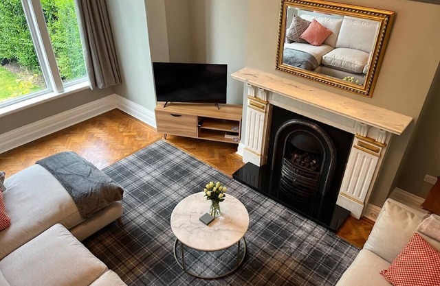 Fully refurbished modern ground floor 2 bed apartment. 700 yards from the beach❤
