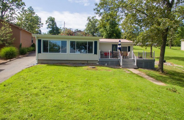 Fully remolded, gentle slope, private dock, deep water