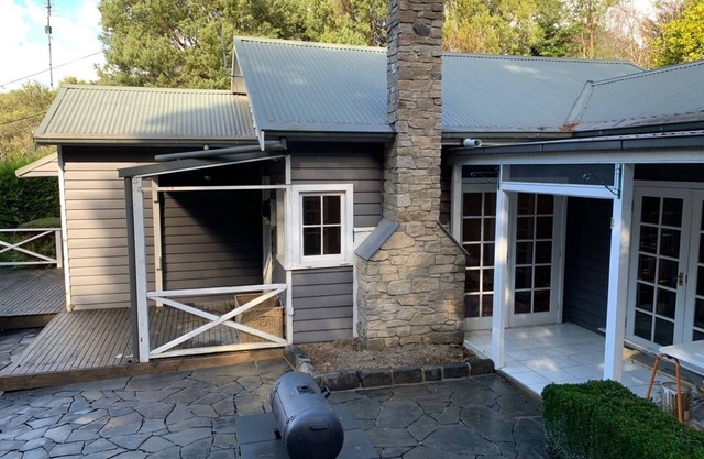 Fully renovated 1940s cottage in Warburton