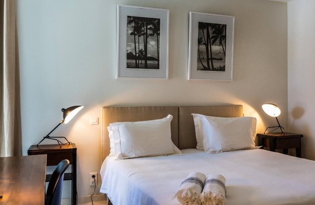 Fully Renovated 3 BDRM Villa w Ocean Views