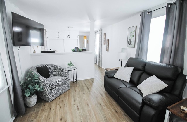 Fully Stocked W/Amenities - King Bed W/W&D!