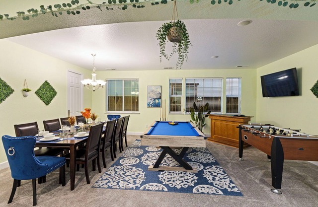 FUN 5BD SPACIOUS HOME—INDOOR MOVIE THEATRE, POOL TABLE, BBQ, FIRE PIT, GAMES+
