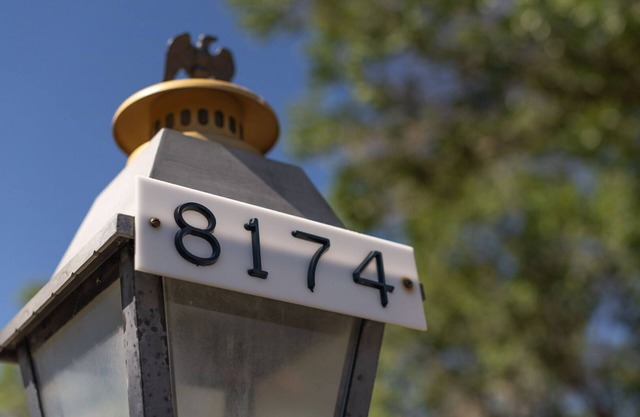 Fun and Eclectic McNiffityville! Dog Friendly - Near Town!