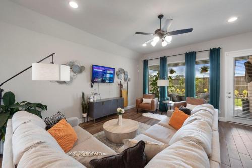 Fun by the Lake 3BR Gem