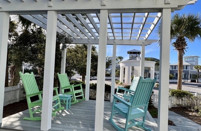 Fun in the Sun: 2 Bedroom Cottage Carillon Beach FUN IN THE SUN