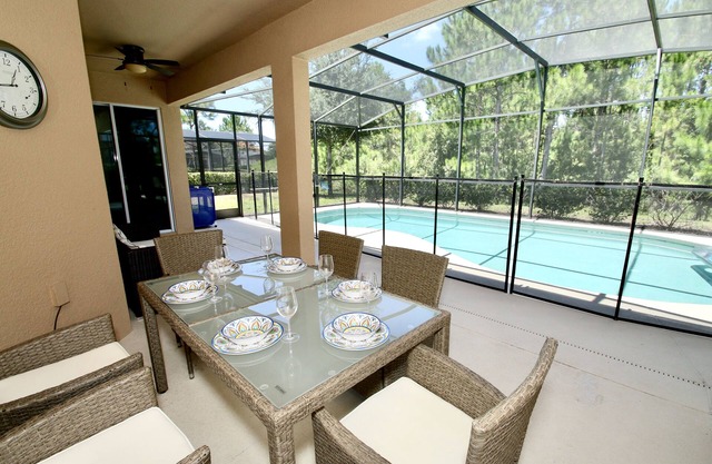 FUNTASTIC 1 LEVEL 5/4 POOL HOME- NATURE VIEW-NEAR DISNEY-FREE RESORT