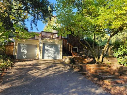 Furnished 1BR Apt with Equipped Office- North Seattle