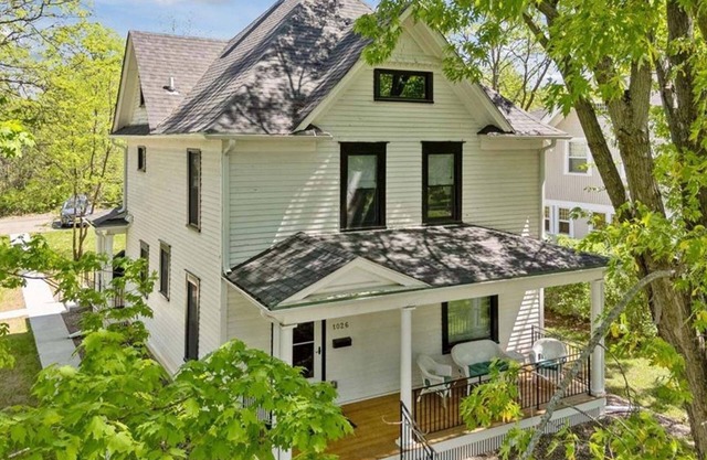 Furnished 3BR Corporate Rental, Walk to Downtown Hudson, 21 minutes to St. Paul