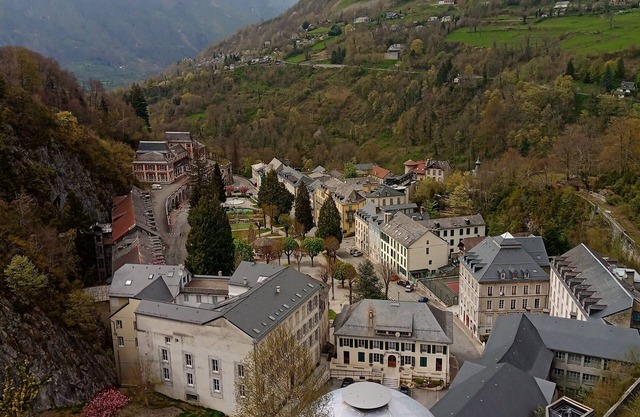 Furnished 6/8-person ground-floor apartment in Eaux-Bonnes, Ossau valley